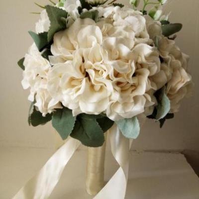 New Arrival Wedding Bouquet Ivory Handmade Flower with Leaves Wedding Bouquets