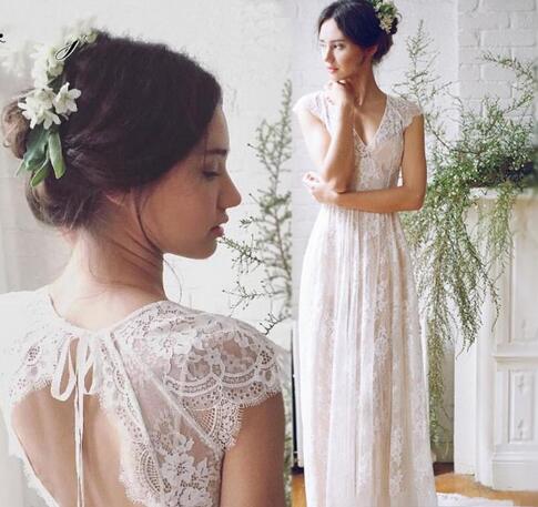2018 Romantic Lace Wedding Dresses V Neck Keyhole Back Bride Gowns