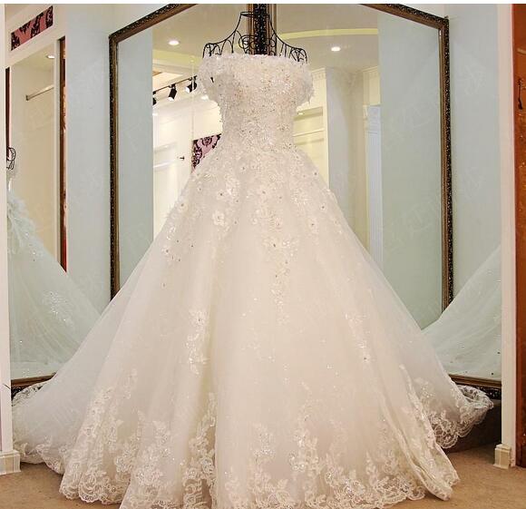 Gorgeous A-line Wedding Dresses Strapless Off-shoulder Lace Appliques Beaded Sweet Bridal Dresses Sexy Back Tiered Skirts Wedding Gowns