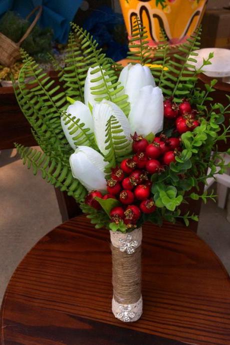 New Arrival Wedding Bouquet Handmade Flowers White with Berry and Green Plants Bridal Bouquet Wedding bouquets